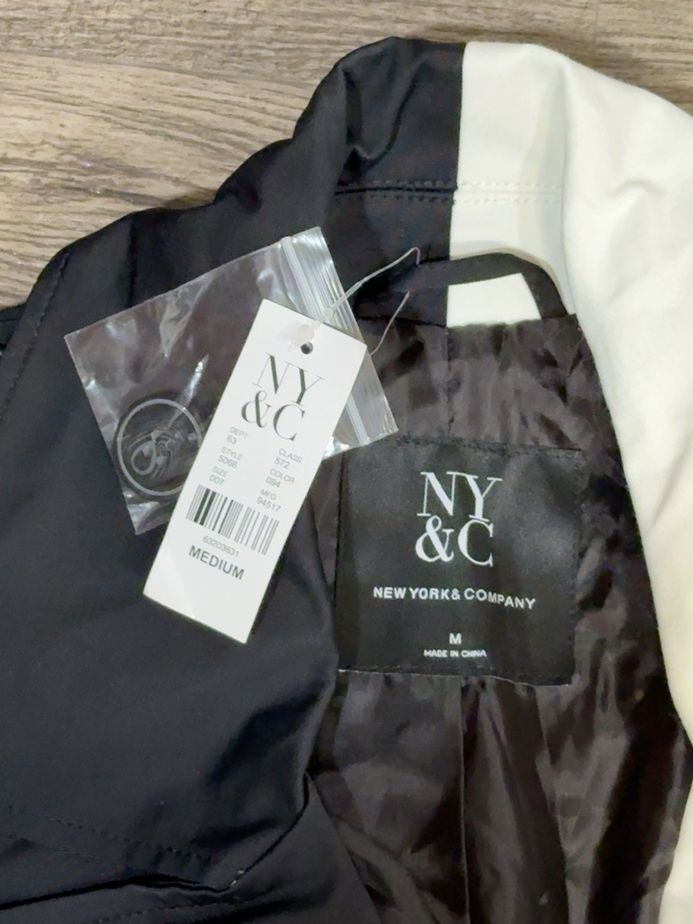 NWT New York & Company Black White Colorblock Belted Trench Coat M - Picture 7 of 10